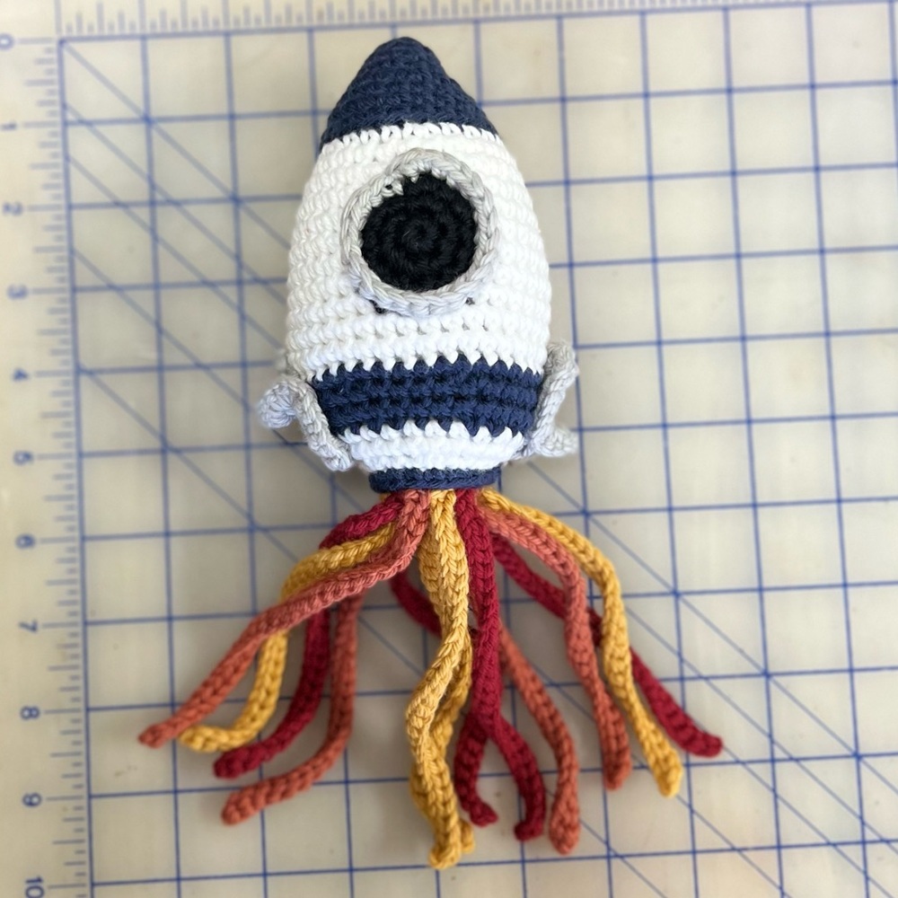 Handmade Knit Spaceship Stuffed Toy. Beautifully made high quality & condition! - Picture 13 of 13